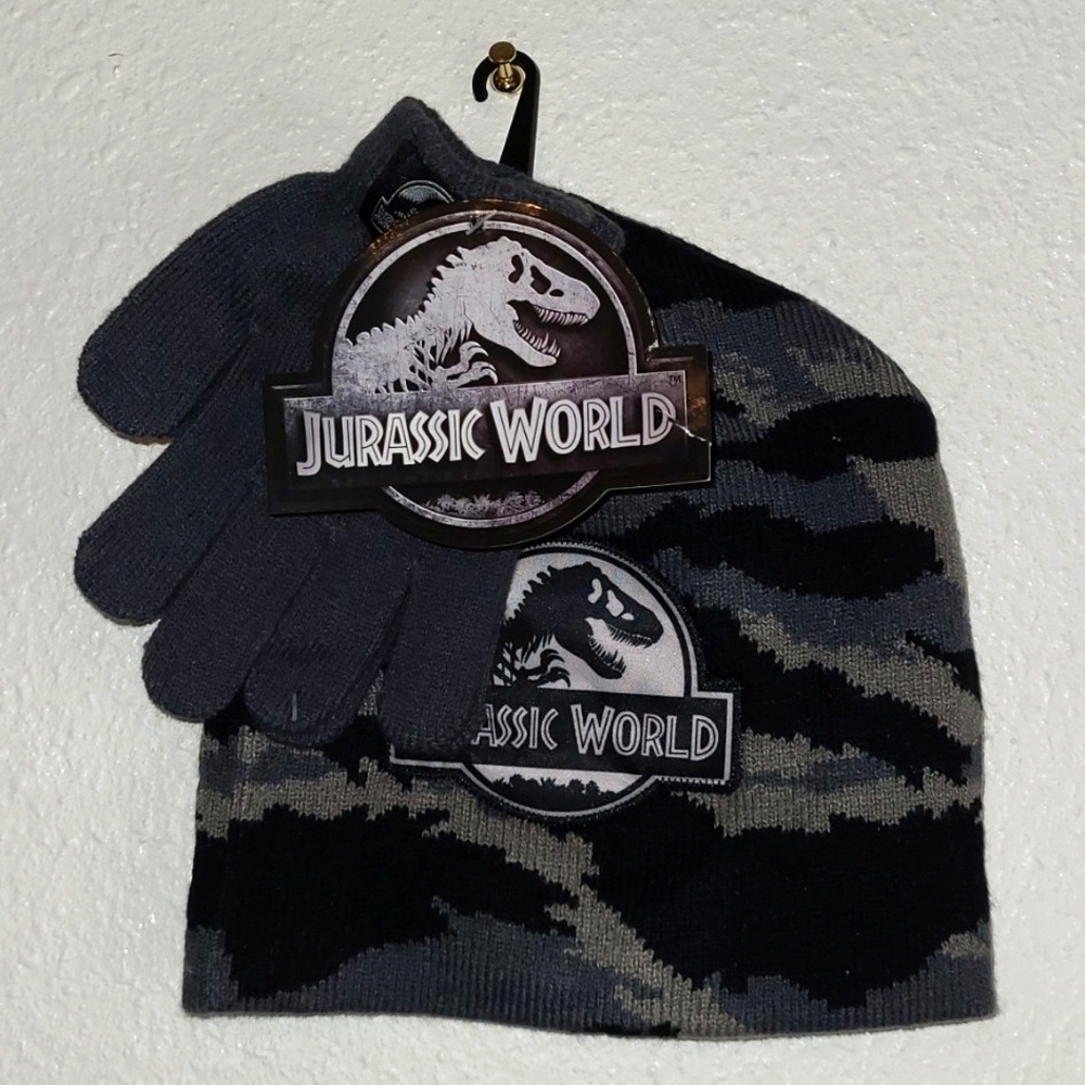 Boys 2-PC Jurassic World Camo Beanie Hat w/Solid Green Gloves NWT